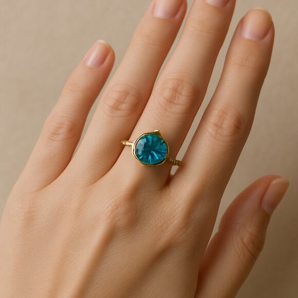 Vintage Gold Tone Statement Ring Blue Crystal Gem Size 7 - Picture 1 of 13